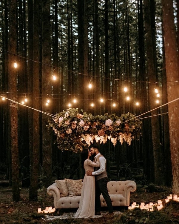 Romantic night wedding photo ideas with light