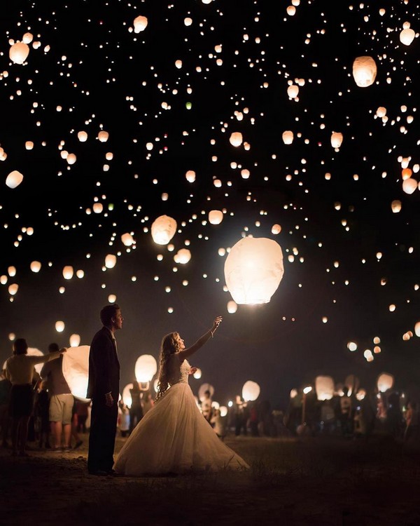 Romantic night wedding photo ideas with light