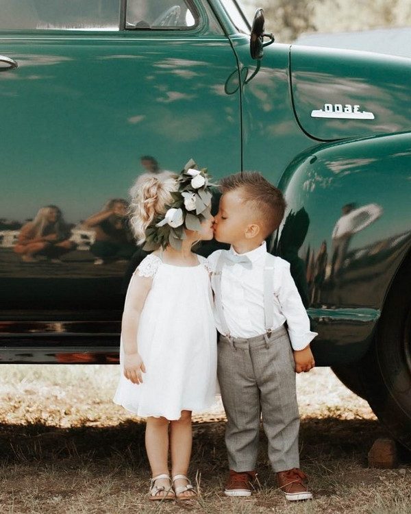 Wedding photo ideas - ring bearer kiss flower girl
