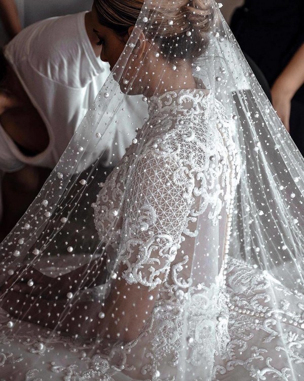 Romantic Wedding Photo Ideas with Your Bridal Veil 