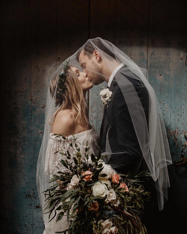 Romantic Wedding Photo Ideas with Your Bridal Veil 