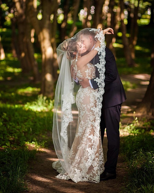 Romantic Wedding Photo Ideas with Your Bridal Veil 