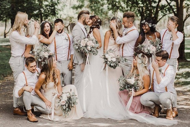 Wedding Photo Ideas with Bridesmaids and Groomsmen 