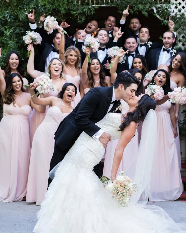 Wedding Photo Ideas with Bridesmaids and Groomsmen 