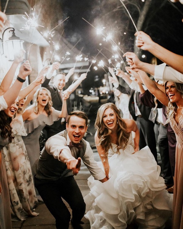 Wedding Photo Ideas with Bridesmaids and Groomsmen 