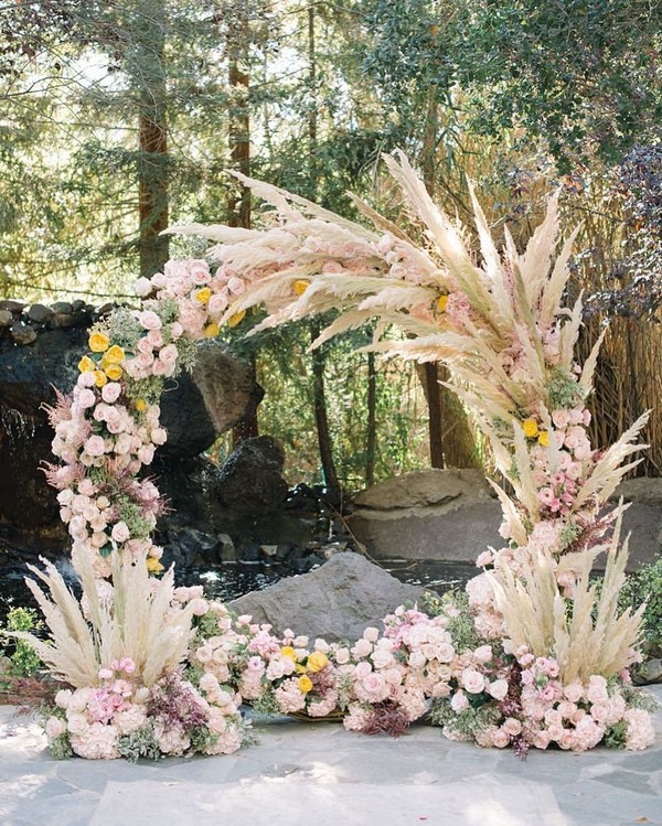 blush and pink pampas grass wedding circle backdrop