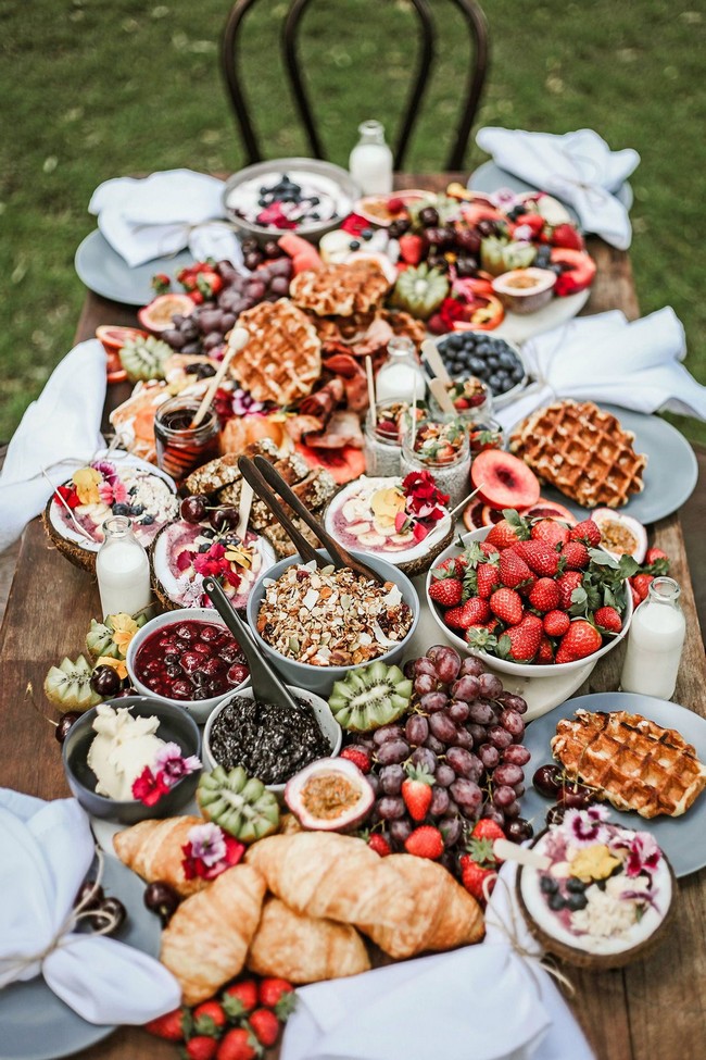  pictures of wedding food tables