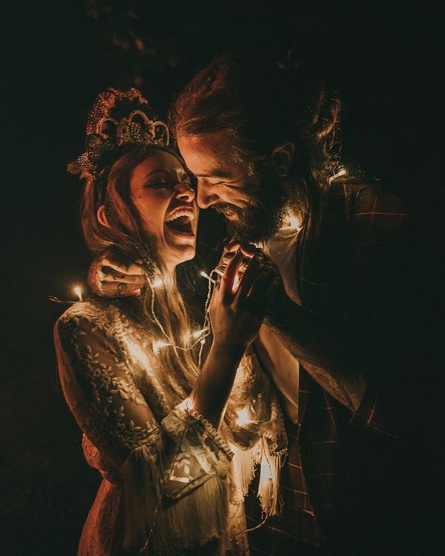 Night Engagement Photos with Lights #engagement #photos #engagementphotos