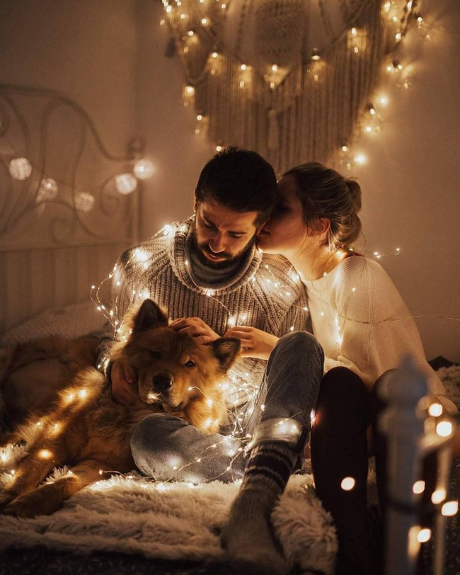 Night Engagement Photos with Lights #engagement #photos #engagementphotos