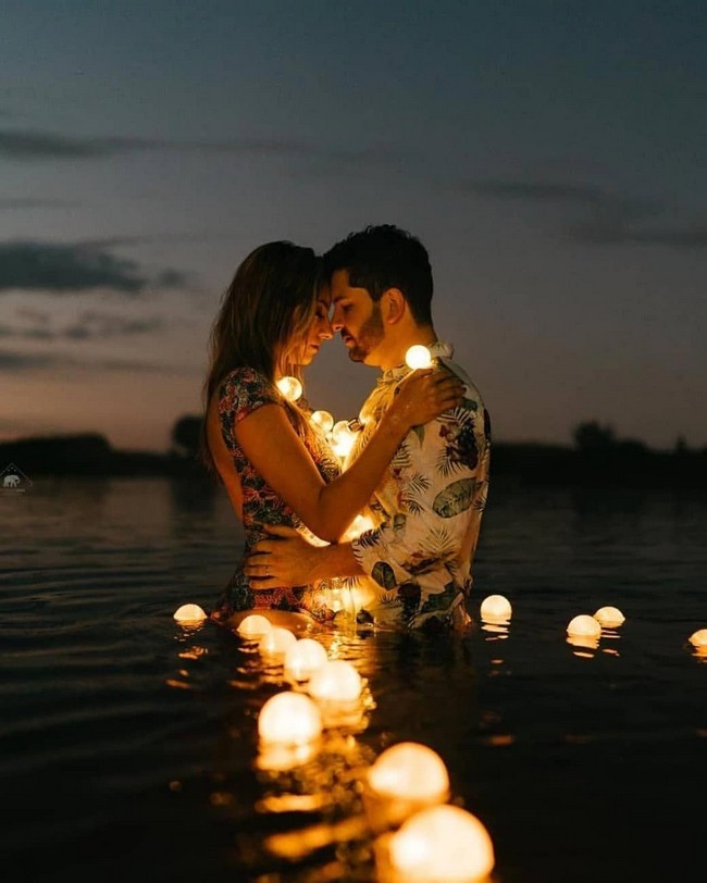 Night Engagement Photos with Lights #engagement #photos #engagementphotos