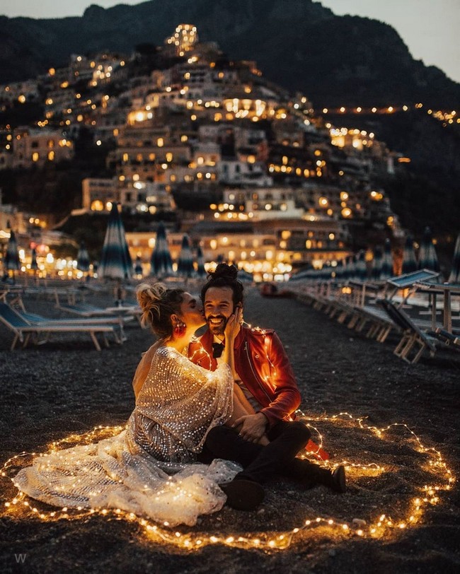 Night Engagement Photos with Lights #engagement #photos #engagementphotos