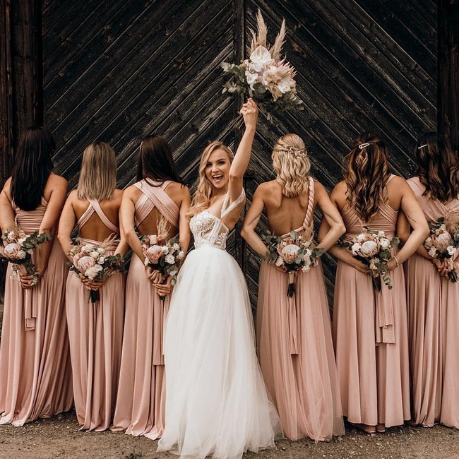 Wedding Photos With Bridesmaids #bridesmaid #wedding #weddingphotos #weddingideas