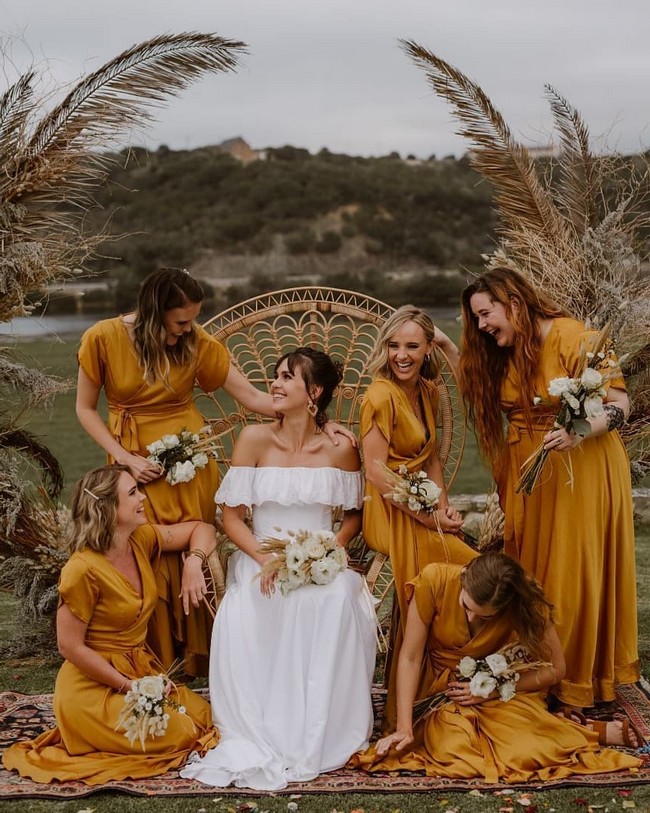 Wedding Photos With Bridesmaids #bridesmaid #wedding #weddingphotos #weddingideas