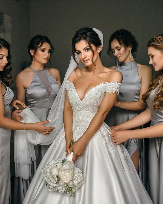 Wedding Photos With Bridesmaids #bridesmaid #wedding #weddingphotos #weddingideas