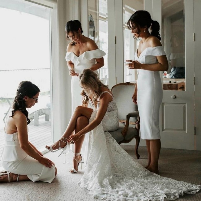 Wedding Photos With Bridesmaids #bridesmaid #wedding #weddingphotos #weddingideas