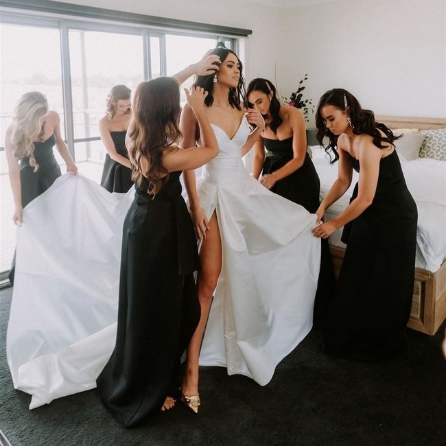 Wedding Photos With Bridesmaids #bridesmaid #wedding #weddingphotos #weddingideas